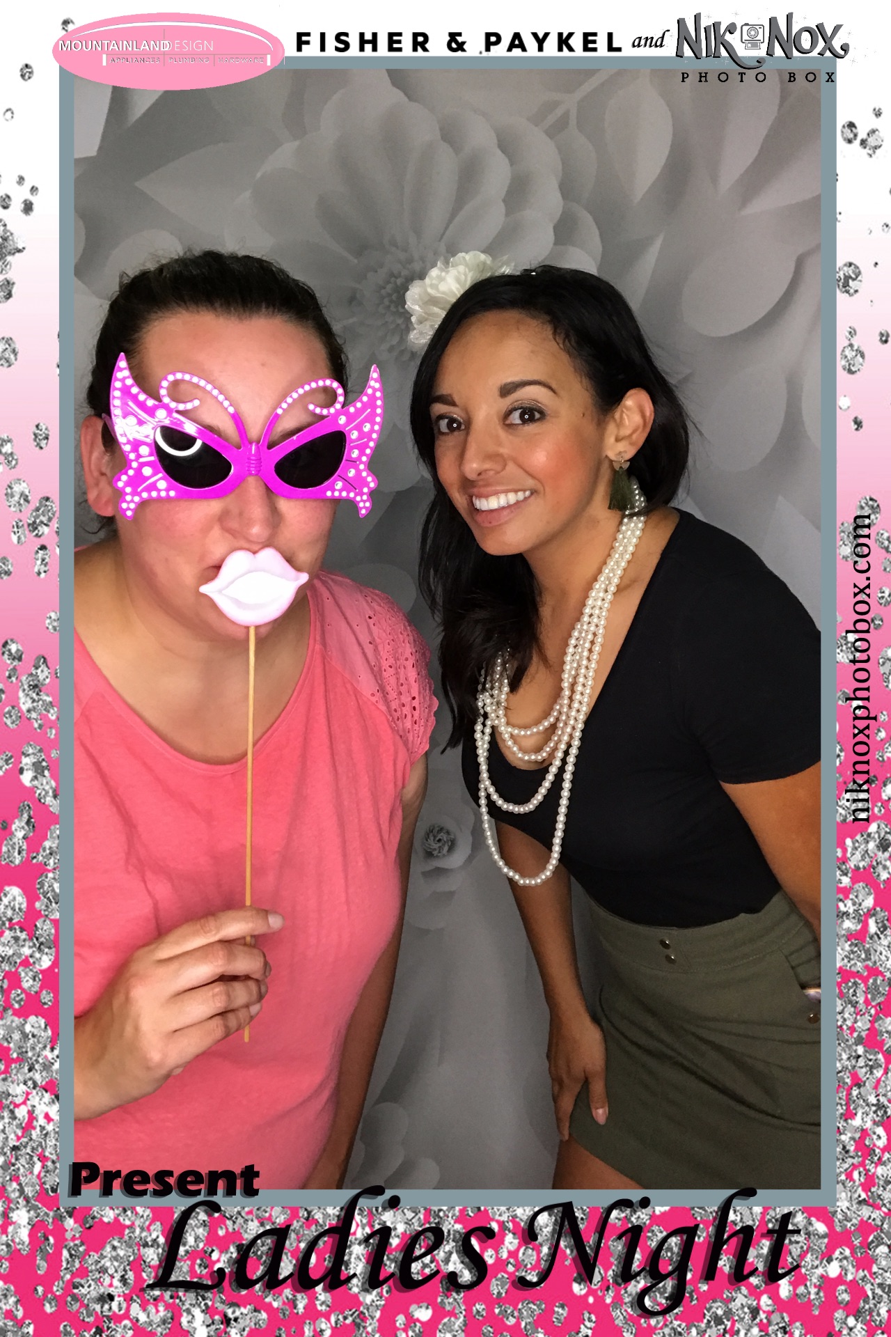 Ladies Night | View more photos from the event at gallery.niknoxphotobox.com/u/NiKnox-Photo-Box/Ladies-Night